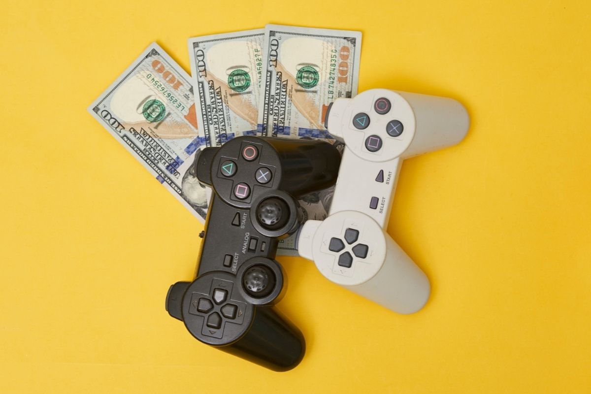 Gaming as a side hustle: Opportunities and challenges